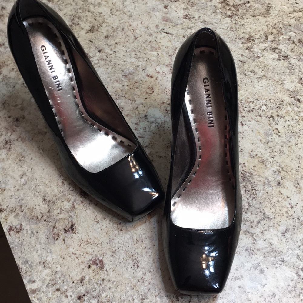 Black Gianni Bini heels